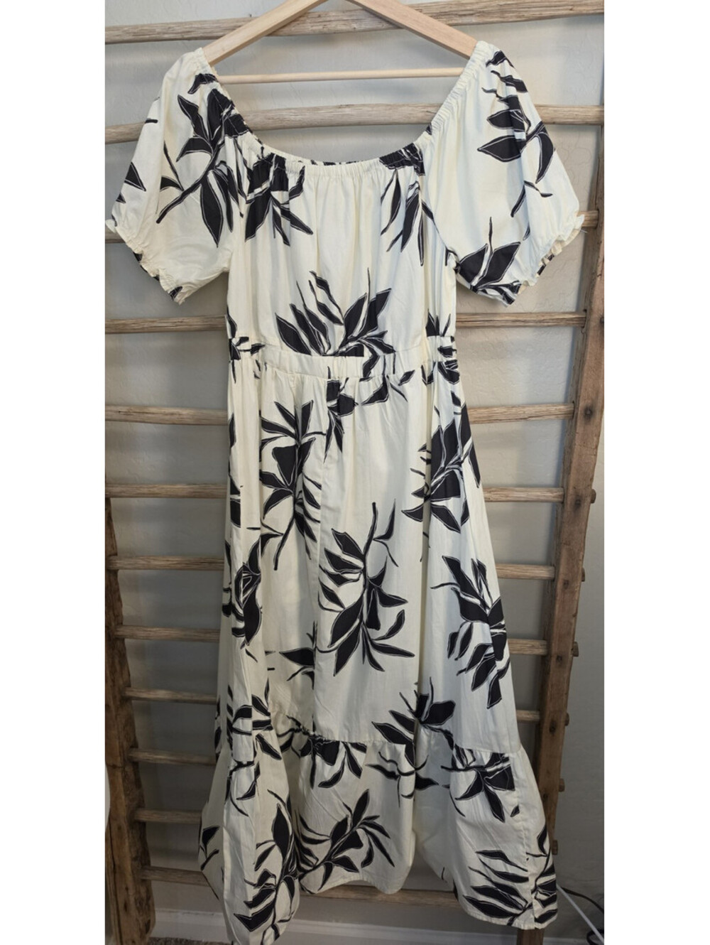 Falling Flower White Black Floral Maxi Dress Puff Short Sleeve Elastic Waist M